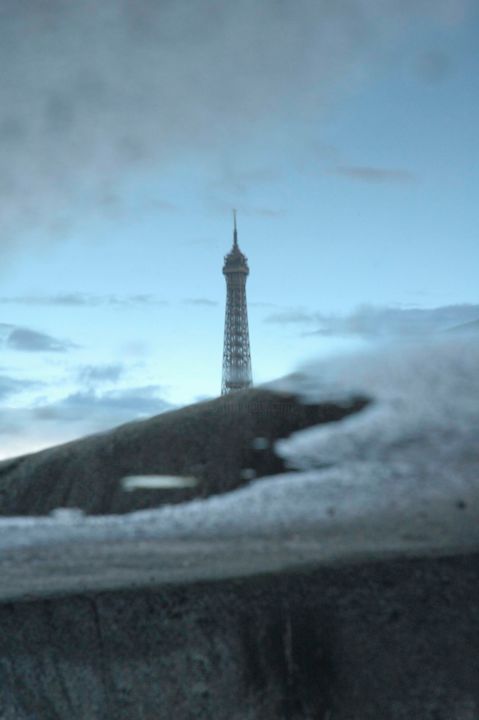 Фотография под названием "Eiffel in flaque by…" - Cyneye, Подлинное произведение искусства