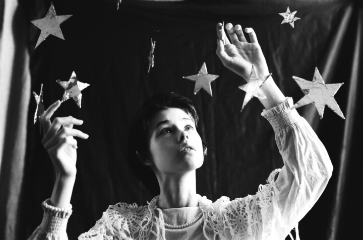 Photographie intitulée "Étoiles" par Diana Balandina, Œuvre d'art originale, Photographie argentique