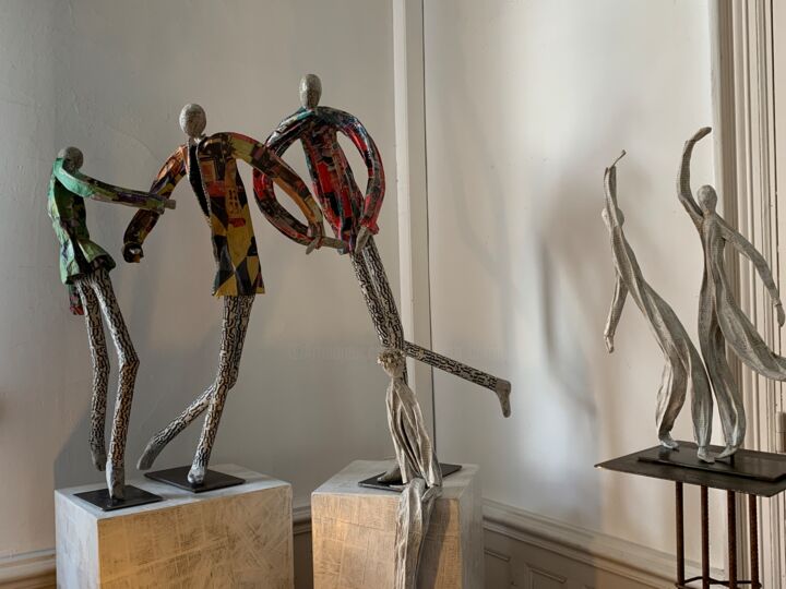 Escultura intitulada "Ils dansent pour el…" por Elisabeth Durandin, Obras de arte originais, Papel