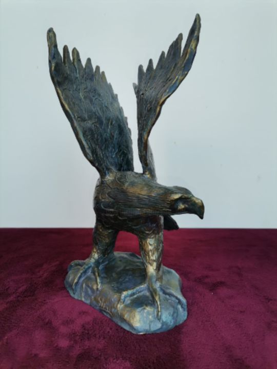 Escultura titulada "" EAGLE "" por Elvira Sirio, Obra de arte original, Arcilla