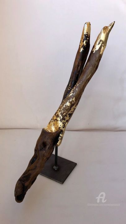 Escultura titulada "Poudre d'or sur bois" por Emma Lapassouze, Obra de arte original, Madera