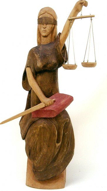 Sculpture intitulée "deusa da justiça" par Kin, Œuvre d'art originale