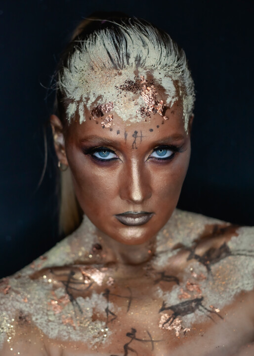 Fotografia zatytułowany „Creative makeup in…” autorstwa Faces Studio, Oryginalna praca, Fotografia cyfrowa