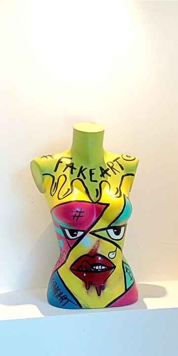 Rzeźba zatytułowany „SLUT GIRL © pop art” autorstwa Fakeart, Oryginalna praca, Farba w spray'u