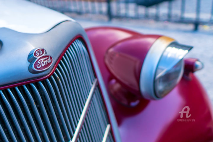 Photographie intitulée "An old Ford" par Robert Agoston, Œuvre d'art originale, Photographie numérique