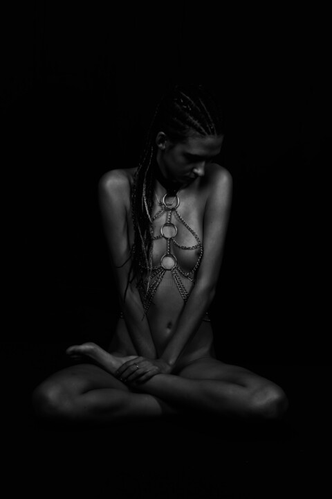 Fotografie getiteld "Nude in the dark" door Gelu Stanculescu, Origineel Kunstwerk, Digitale fotografie
