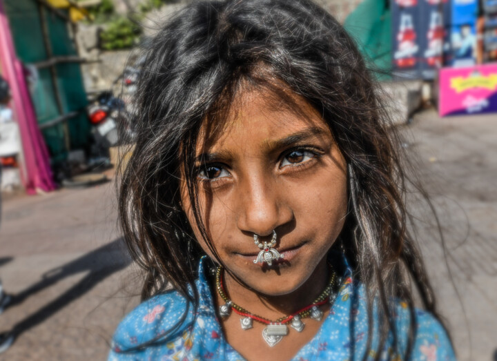 Fotografie getiteld "A Tribal Girl!" door Goutam Chakraborty, Origineel Kunstwerk, Digitale fotografie