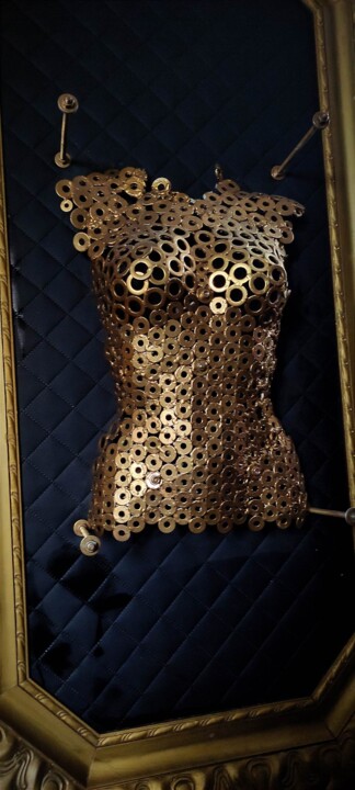 「women on gold」というタイトルの彫刻 Gr Grによって, オリジナルのアートワーク, 金属