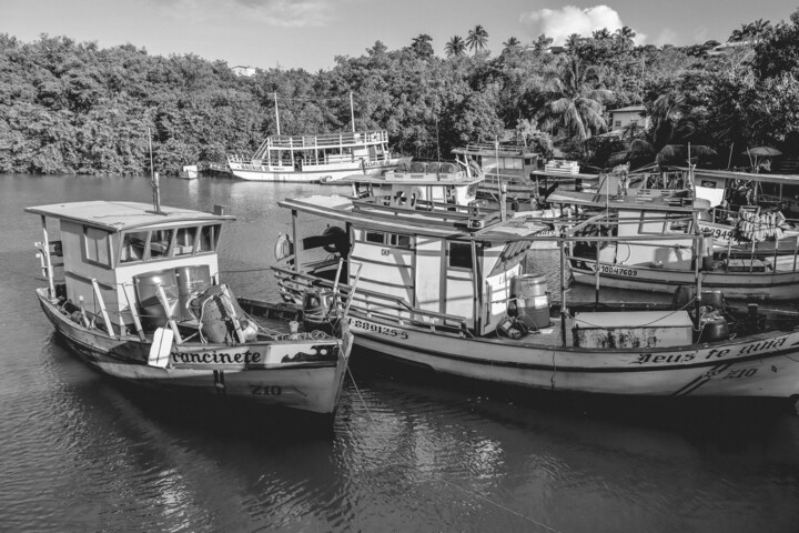 Fotografie getiteld "Barcos em Preto e B…" door Halder, Origineel Kunstwerk, Digitale fotografie