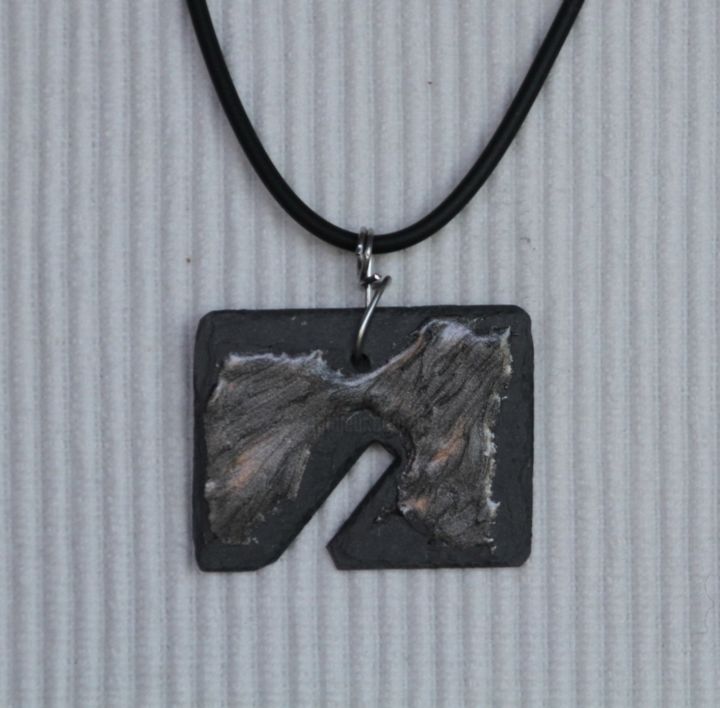 Design titled "Brut et gris noir à…" by S Eymond Laritaz, Original Artwork, Necklaces