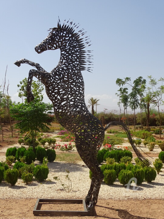 Escultura titulada "Sculpture Cheval ca…" por Hassan Laamirat, Obra de arte original, Metales