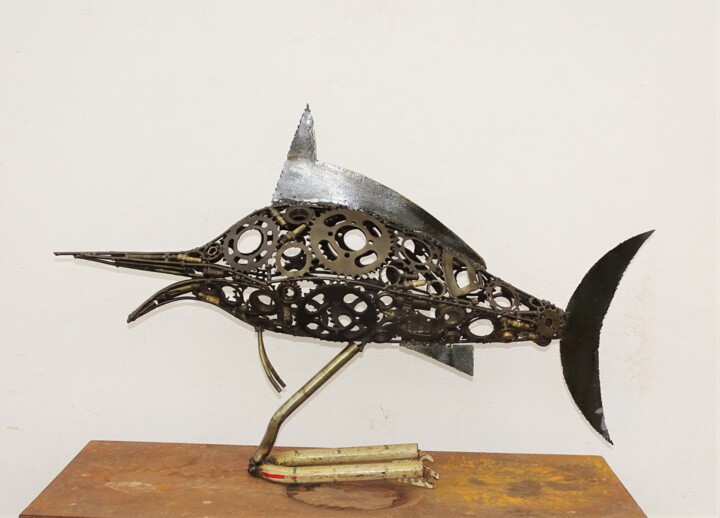 Escultura titulada "Poisson sur socle e…" por Hassan Laamirat, Obra de arte original, Metales
