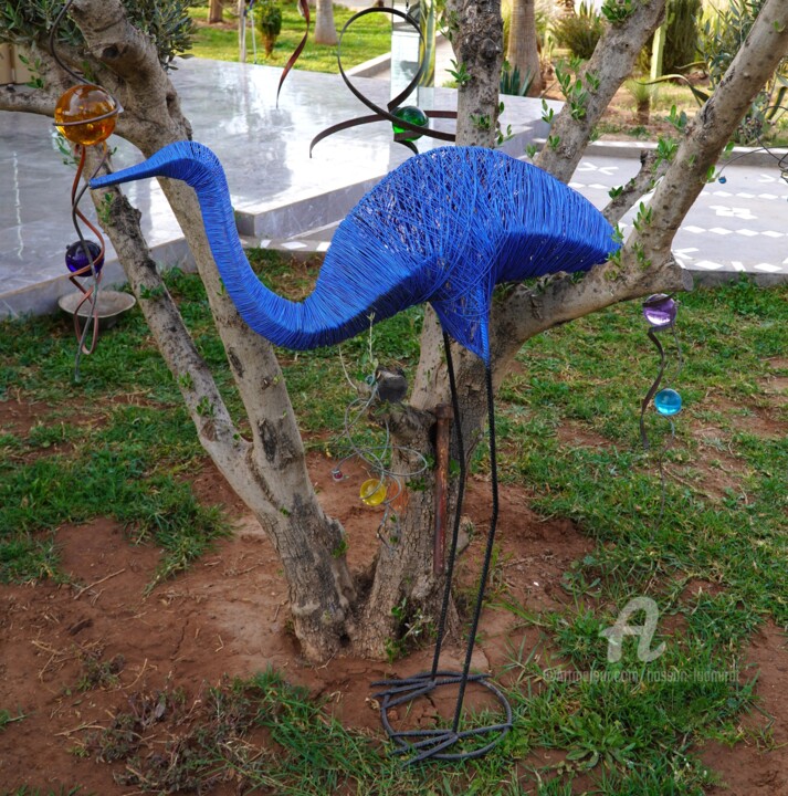 雕塑 标题为“flamant bleu en mét…” 由Hassan Laamirat, 原创艺术品, 金属