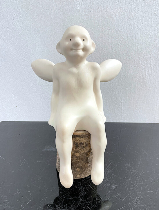 Escultura titulada "Man Angel" por Hilbertas Jatkevicius, Obra de arte original, Cerámica
