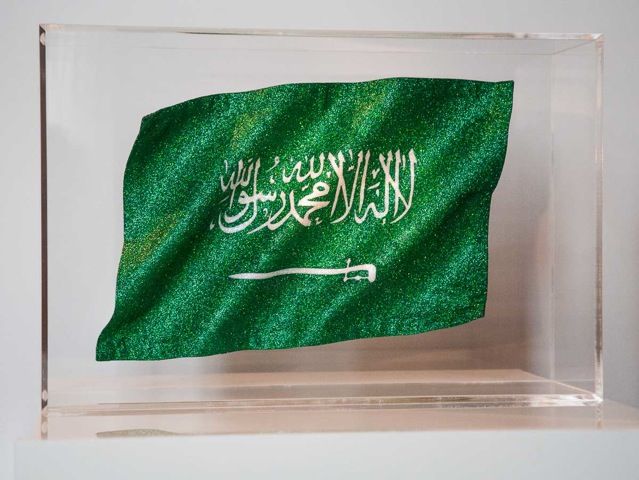Textielkunst getiteld "Saudi Flag" door Farah Monfaradi, Origineel Kunstwerk, 3D-modellering