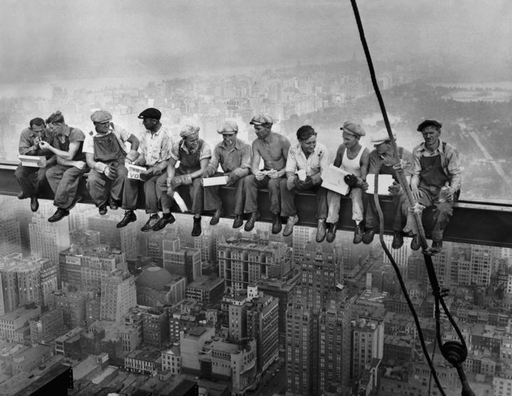 An entrepreneur in Rockefeller Center wants to develop a tourist attraction based on the iconic "Lunch Atop a Skyscraper" photograph
