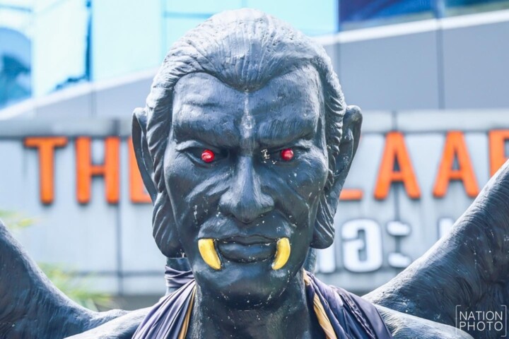 Statua del demone dell'hotel di Bangkok rimossa dopo una disputa pubblica
