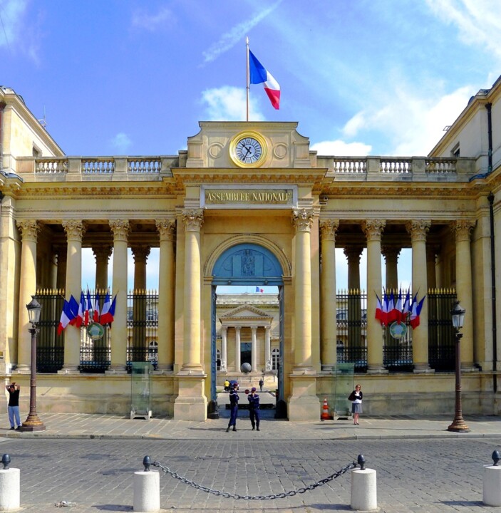 La France adopte une loi qui permet aux musées de restituer les objets d'art volés par les nazis