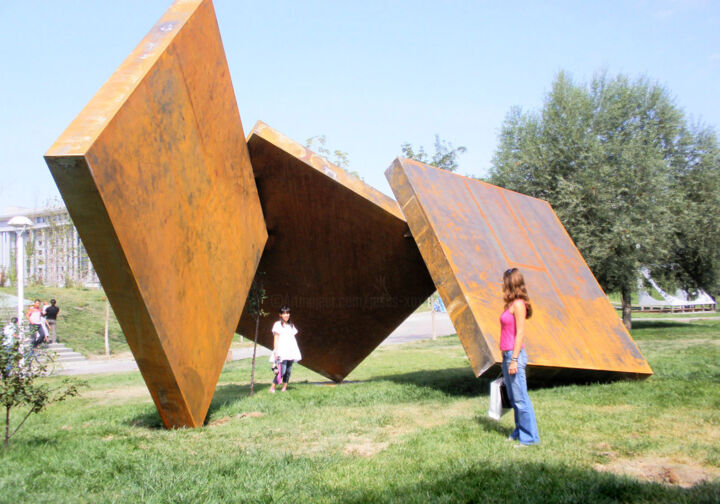 Skulptur mit dem Titel "Dólmen" von Jesús (Xuxo) Vazquez, Original-Kunstwerk, Metalle
