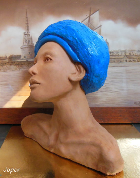 Scultura intitolato "Marian en Bleu" da Bleu Soleil-Joper, Opera d'arte originale, Argilla