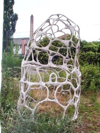 Skulptur mit dem Titel "PIEGE A TROLL" von Yann Jost, Original-Kunstwerk, Gemischte Medien