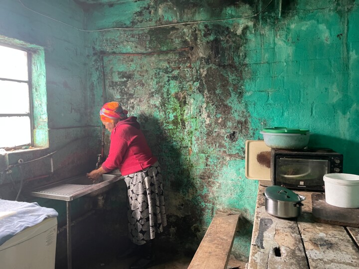 Fotografía titulada "Township" por Juanita Kirch, Obra de arte original, Fotografía no manipulada Montado en Aluminio