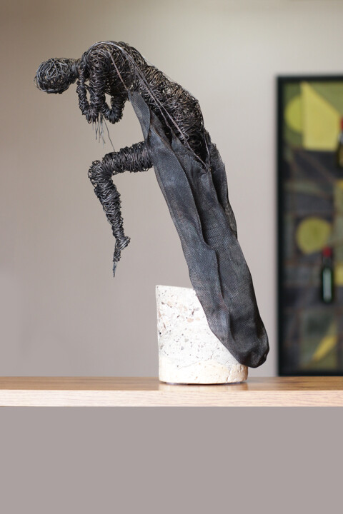 Скульптура под названием "Confidence (42x26x1…" - Karen Axikyan, Подлинное произведение искусства, бетон
