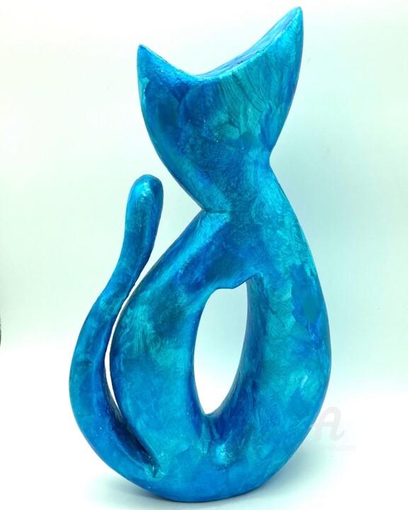 Sculptuur getiteld "Chat bleu" door Karine Verdier, Origineel Kunstwerk, Hout