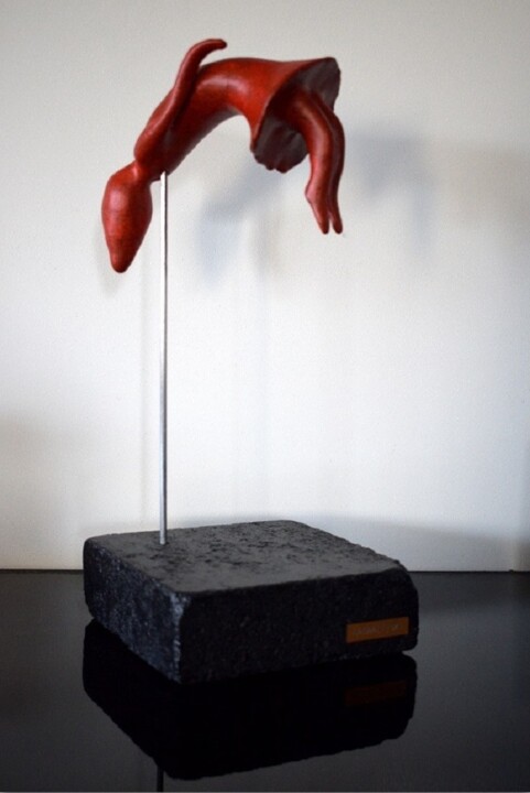 Escultura intitulada "I am Feather (Scarl…" por Katar(T)Ski, Obras de arte originais, Resina
