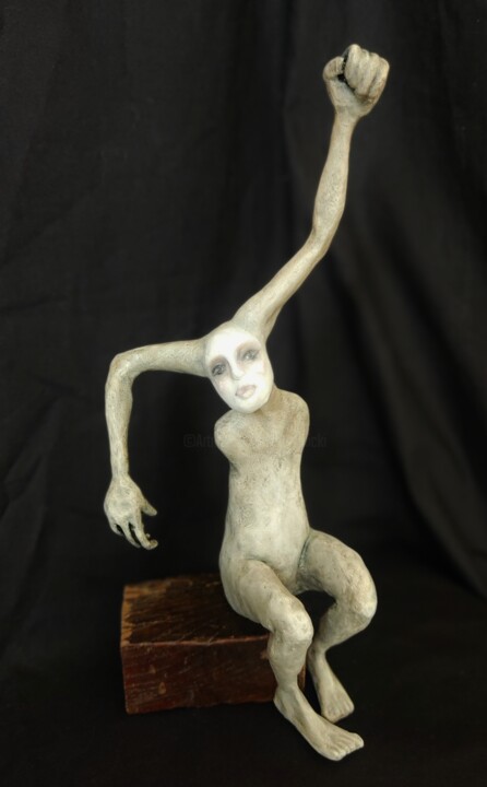 Sculpture titled "Lutte intérieure" by Karine Krynicki, Original Artwork, Paper maché