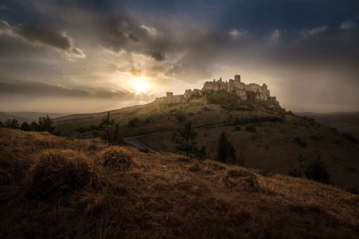 Photographie intitulée "Illuminated past" par Marek Kopnicky, Œuvre d'art originale, Photographie numérique