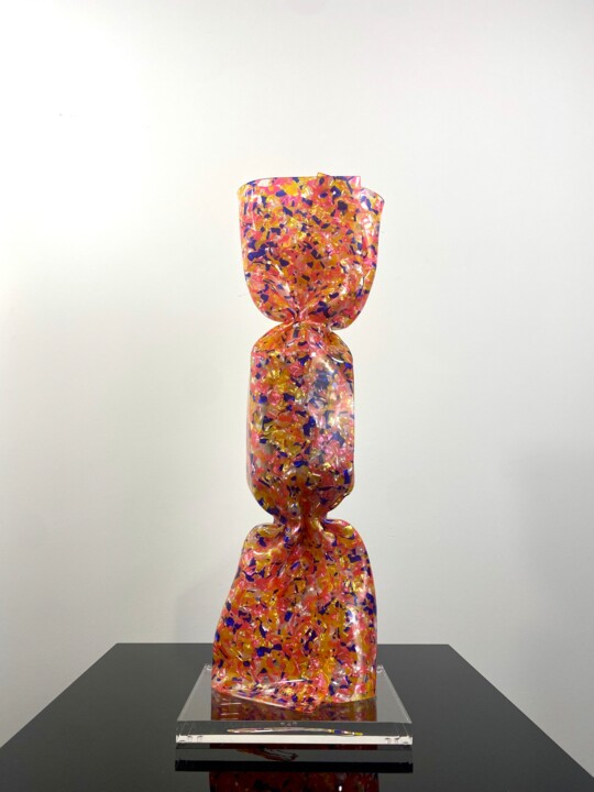 Sculptuur getiteld "Wrapping Bonbon Cel…" door Laurence Jenk, Origineel Kunstwerk, Plastic