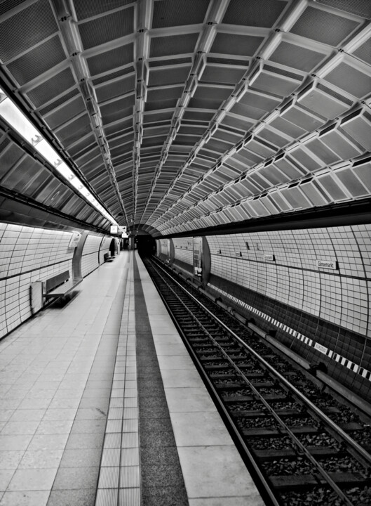 Fotografie getiteld "Die U-Bahnstation" door Leopold Brix, Origineel Kunstwerk, Digitale fotografie