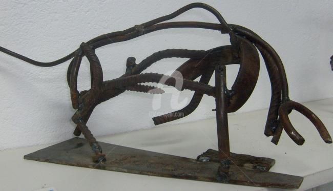 Escultura titulada "toro II" por Lucas Carrion, Obra de arte original
