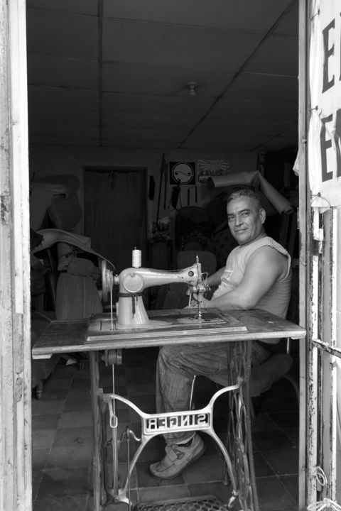 Photographie intitulée "Voyage humanitaire" par Lucien Duhamel, Œuvre d'art originale, Photographie numérique