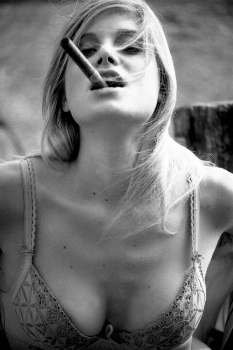 Fotografía titulada "Le Cigare" por Luz, Obra de arte original, Fotografía analógica