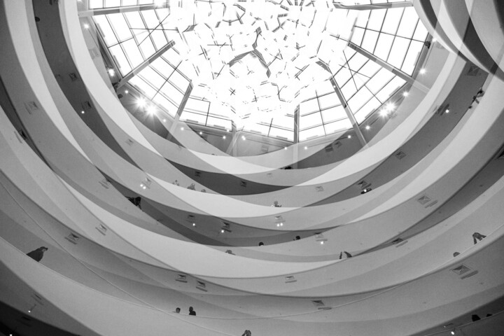 Photographie intitulée "Guggenheim" par Macha De Bonneville, Œuvre d'art originale, Photographie numérique