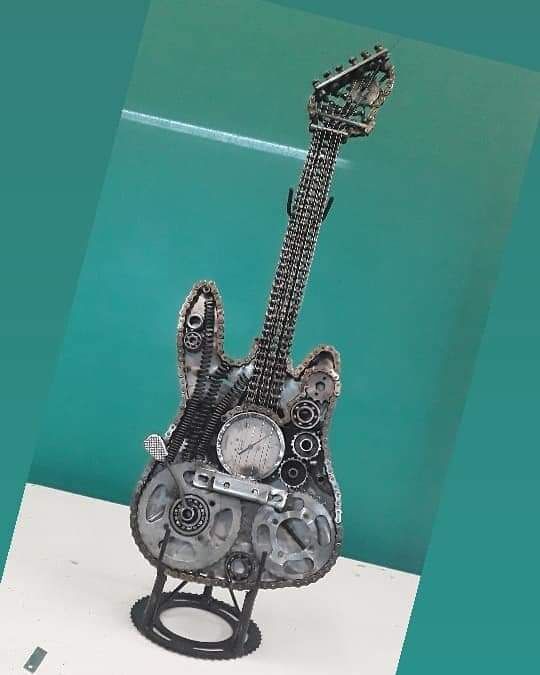 Escultura intitulada ""Гитара"." por Marisa Romero, Obras de arte originais, Metais