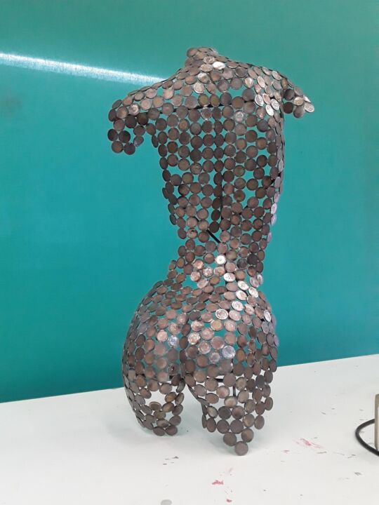 Escultura intitulada "Beti" por Marisa Romero, Obras de arte originais, Metais