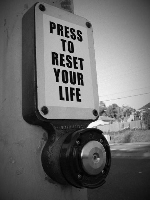 Инсталляция под названием "Press to reset your…" - Martin Parker, Подлинное произведение искусства