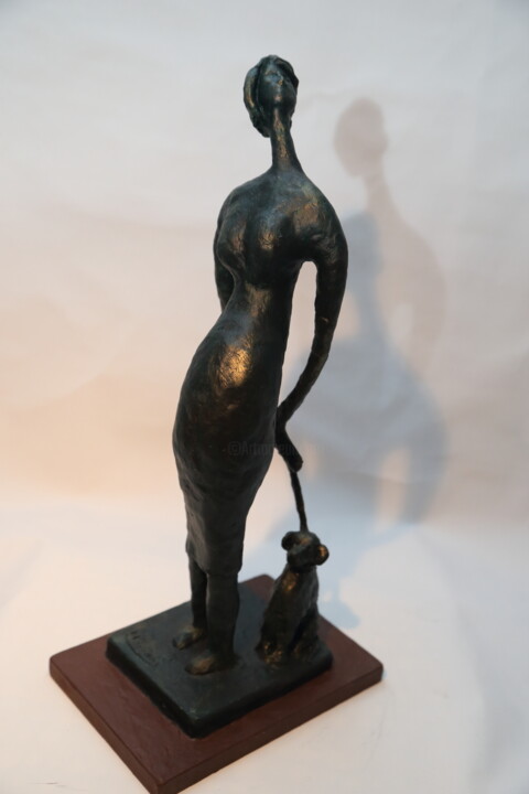 Скульптура под названием "Figura con cane" - Mauro Vaccai, Подлинное произведение искусства, Глина