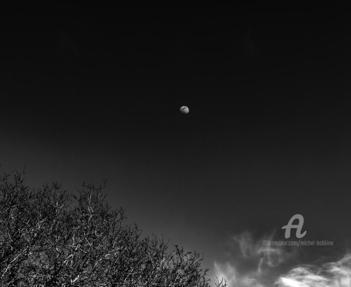 Photographie intitulée "lune montante au-de…" par Michel Babkine, Œuvre d'art originale, Photographie numérique