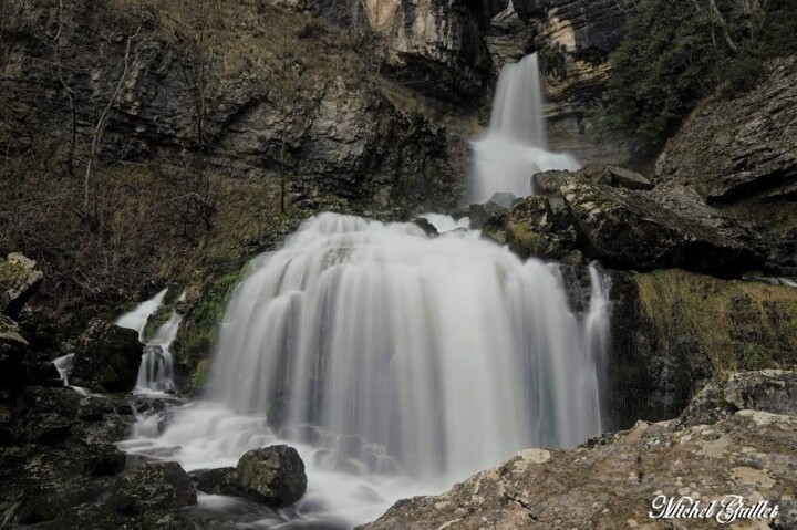 「Cascade de la Doria」というタイトルの写真撮影 Michel Guilletによって, オリジナルのアートワーク, 操作されていない写真