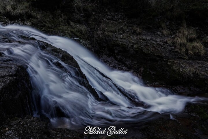 Fotografie mit dem Titel "Cascade du Guiers v…" von Michel Guillet, Original-Kunstwerk, Nicht bearbeitete Fotografie