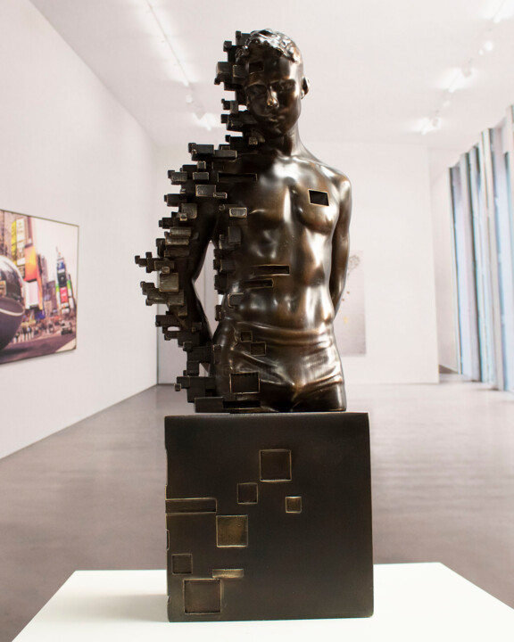 Sculpture intitulée "Pixelated young tor…" par Miguel Guía, Œuvre d'art originale, Bronze