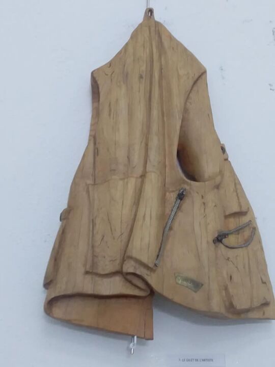 Sculpture titled "Gilet de l'artiste" by Mohamed Nadjib Bensaid, Original Artwork, Wood