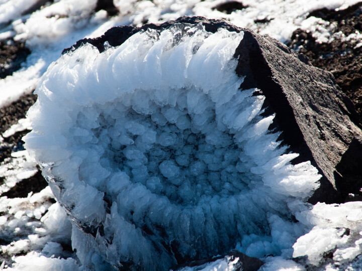 Fotografie mit dem Titel "Ice gem" von Nadezda Sharova, Original-Kunstwerk, Digitale Fotografie