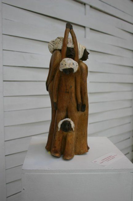 Sculpture intitulée "Restons groupés" par Natacha Ricque, Œuvre d'art originale, Terre cuite