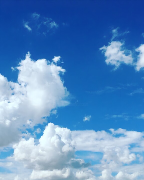 Fotografie mit dem Titel "Blue sky" von Noura D.K, Original-Kunstwerk, Digitale Fotografie