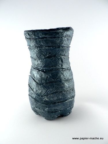 Sculptuur getiteld "Papier mache vase" door Joanna Jedrzejewska, Origineel Kunstwerk, Mixed Media